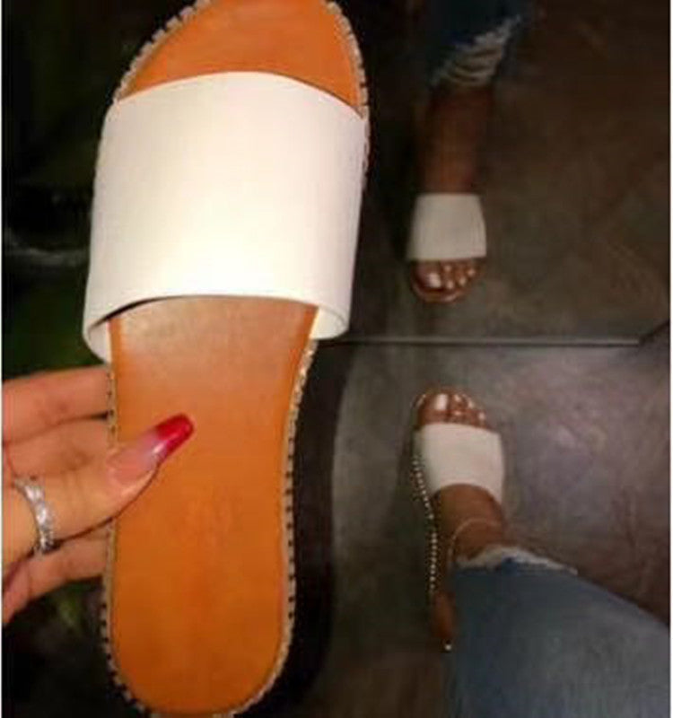 Transparent Large Size Flat-Bottomed Flip-Flops