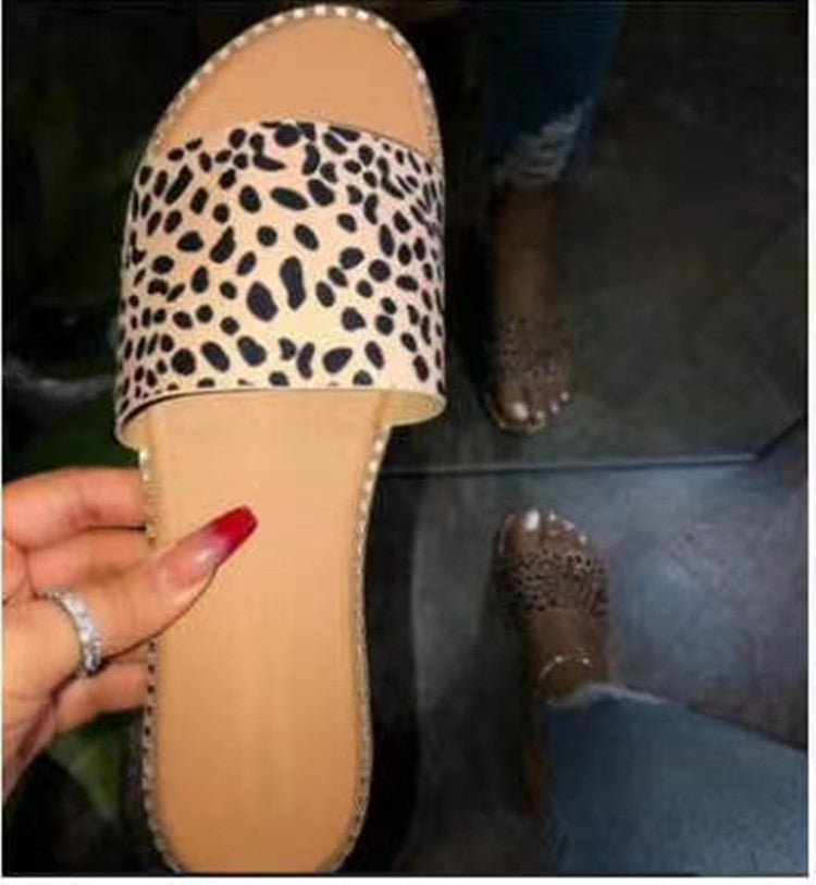 Transparent Large Size Flat-Bottomed Flip-Flops